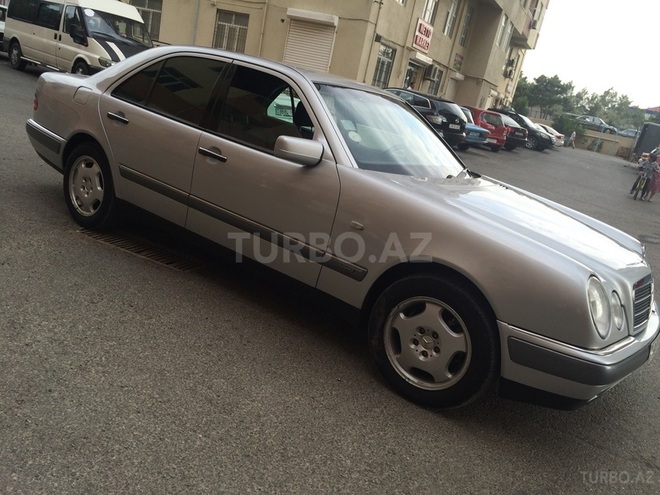 Mercedes E 240 1999, 251,041 km - 2.4 l - Bakı