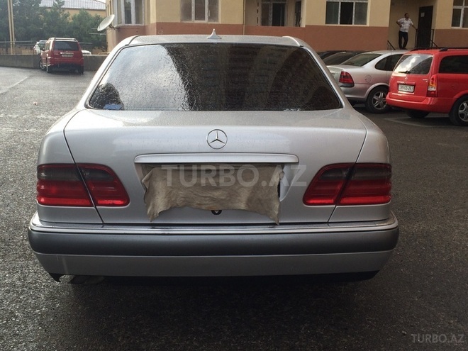 Mercedes E 240 1999, 251,041 km - 2.4 l - Bakı