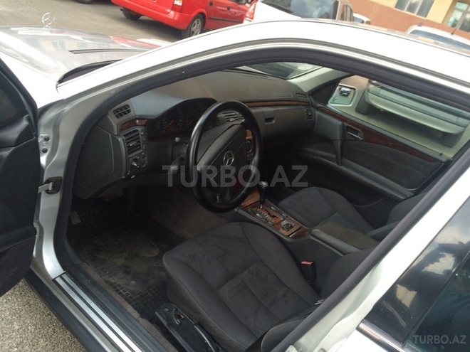Mercedes E 240 1999, 251,041 km - 2.4 l - Bakı