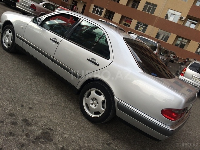 Mercedes E 240 1999, 251,041 km - 2.4 l - Bakı