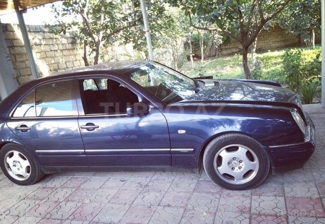 Mercedes E 240 1998, 292,000 km - 2.4 l - Bakı