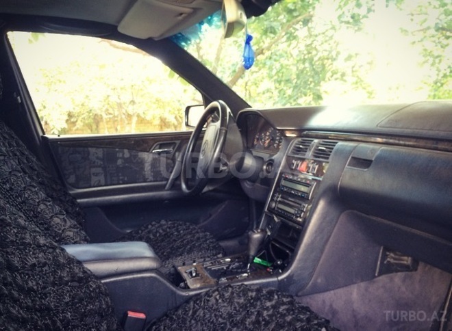 Mercedes E 240 1998, 292,000 km - 2.4 l - Bakı