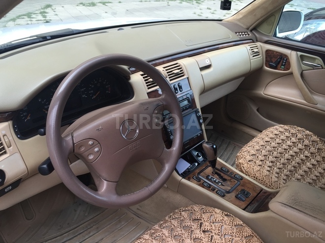 Mercedes E 320 2000, 270,000 km - 3.2 l - Bakı