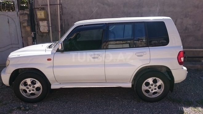 Mitsubishi Pajero io 2000, 200,000 km - 2.0 л - Bakı