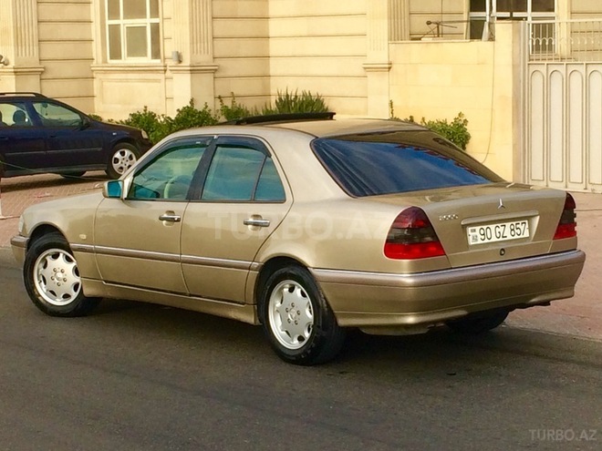 Mercedes C 200 2000, 269,000 km - 2.0 л - Bakı