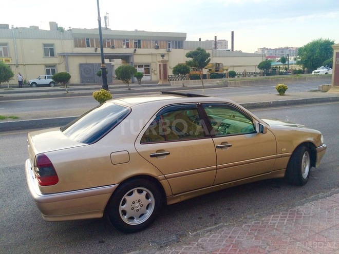 Mercedes C 200 2000, 269,000 km - 2.0 л - Bakı