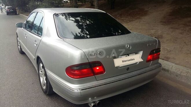 Mercedes E 280 2000, 245,000 km - 2.8 l - Bakı