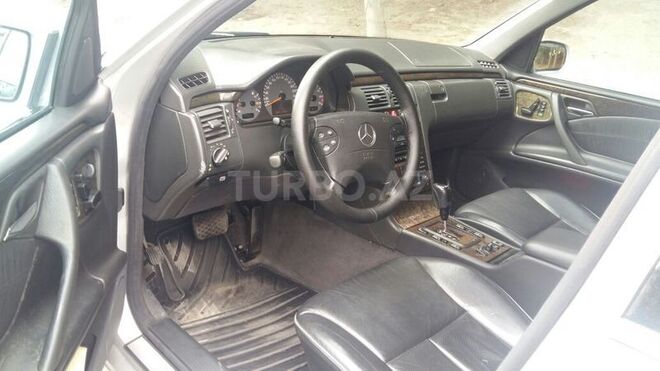 Mercedes E 280 2000, 245,000 km - 2.8 l - Bakı