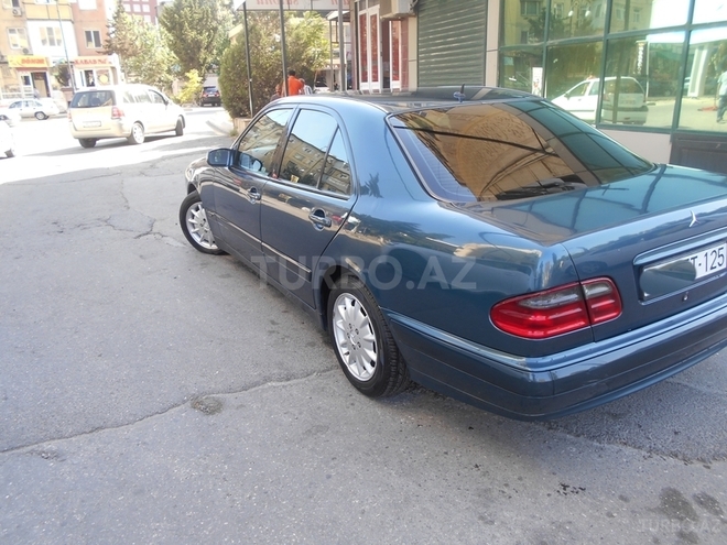 Mercedes E 220 1999, 240,000 km - 2.2 л - Bakı