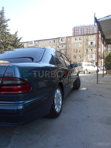 Mercedes E 220 1999, 240,000 km - 2.2 л - Bakı
