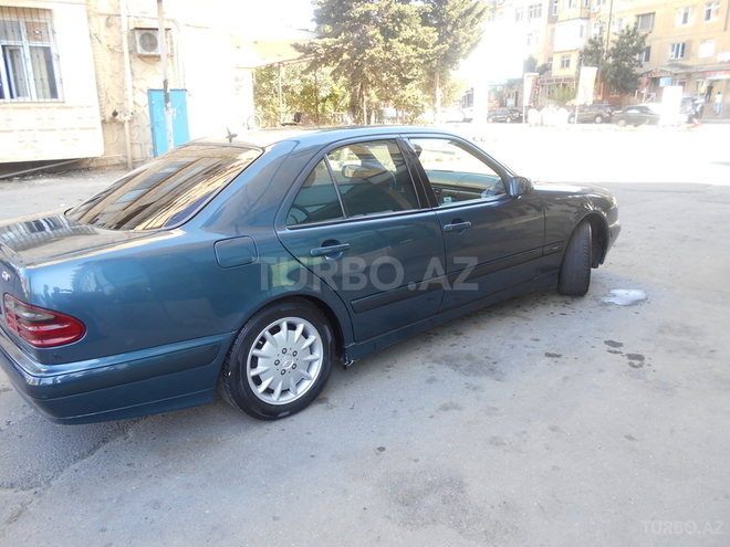 Mercedes E 220 1999, 240,000 km - 2.2 л - Bakı