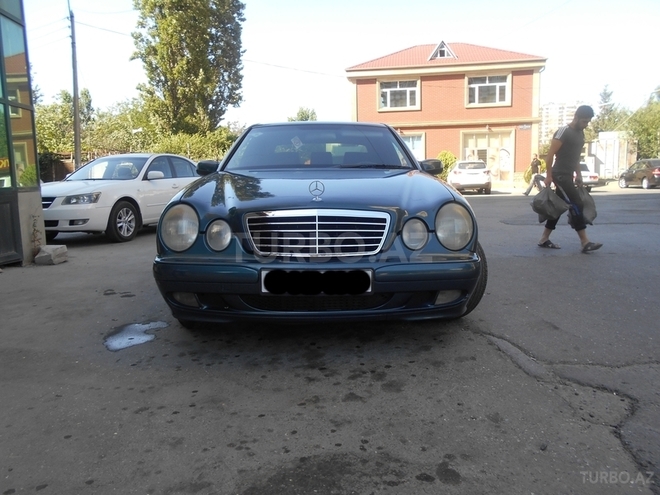 Mercedes E 220 1999, 240,000 km - 2.2 л - Bakı