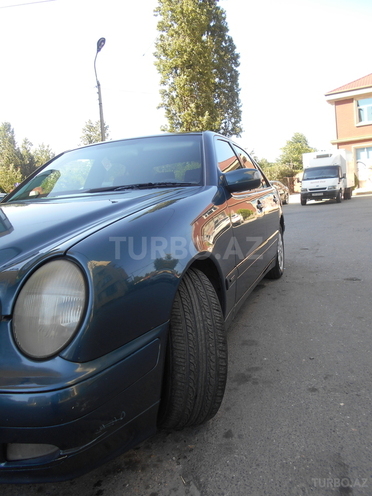 Mercedes E 220 1999, 240,000 km - 2.2 л - Bakı
