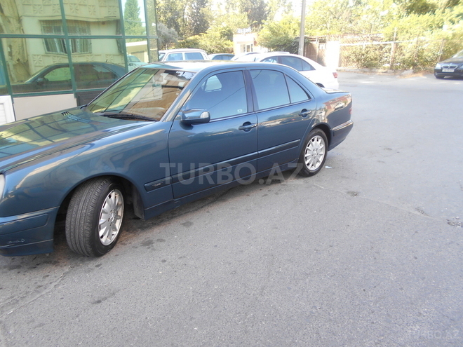 Mercedes E 220 1999, 240,000 km - 2.2 л - Bakı