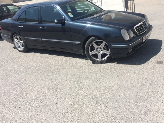 Mercedes E 200 2001, 228,000 km - 2.0 l - Bakı