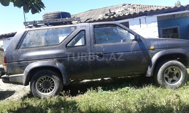 Nissan Terrano 1997, 80,000 km - 0.7 l - Xudat