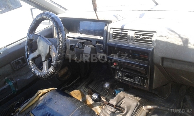 Nissan Terrano 1997, 80,000 km - 0.7 l - Xudat