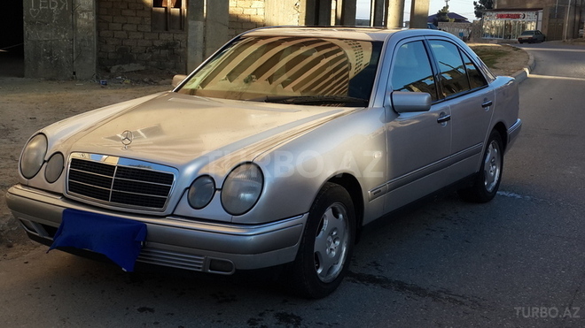 Mercedes E 220 1999, 240,000 km - 2.2 l - Bakı