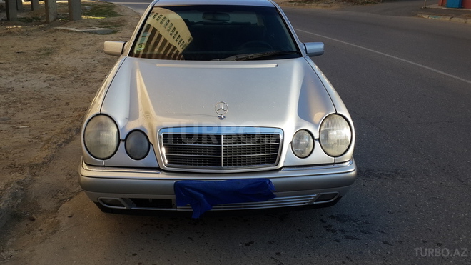Mercedes E 220 1999, 240,000 km - 2.2 l - Bakı