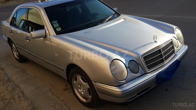 Mercedes E 220 1999, 240,000 km - 2.2 l - Bakı