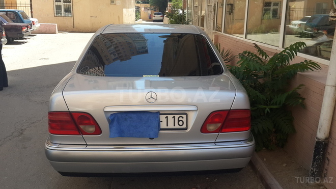 Mercedes E 220 1999, 240,000 km - 2.2 l - Bakı