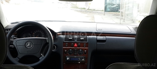 Mercedes E 220 1999, 240,000 km - 2.2 l - Bakı