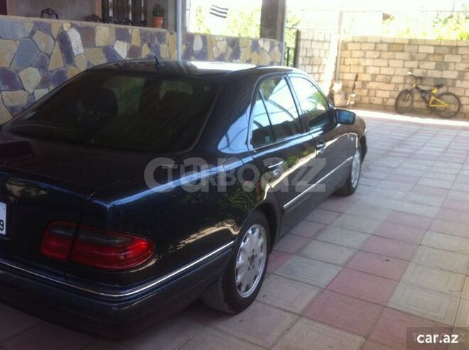 Mercedes E 240 1998, 270,000 km - 2.4 l - Sumqayıt