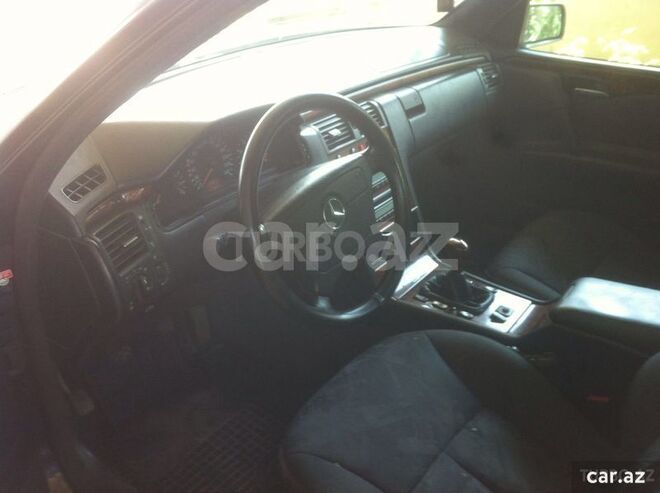 Mercedes E 240 1998, 270,000 km - 2.4 l - Sumqayıt