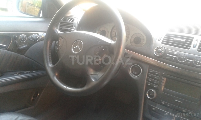 Mercedes E 220 2004, 260,000 km - 0.3 l - Bakı