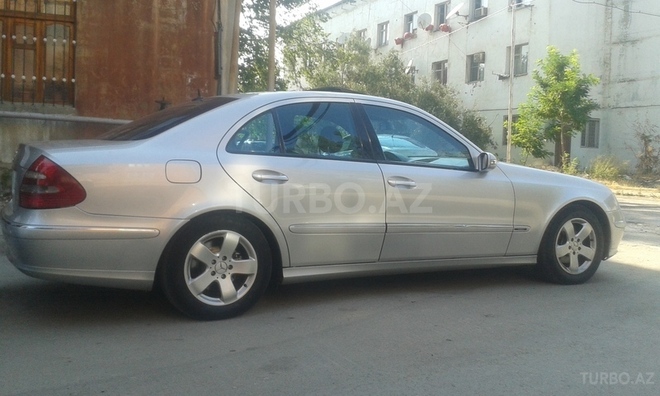 Mercedes E 220 2004, 260,000 km - 0.3 l - Bakı