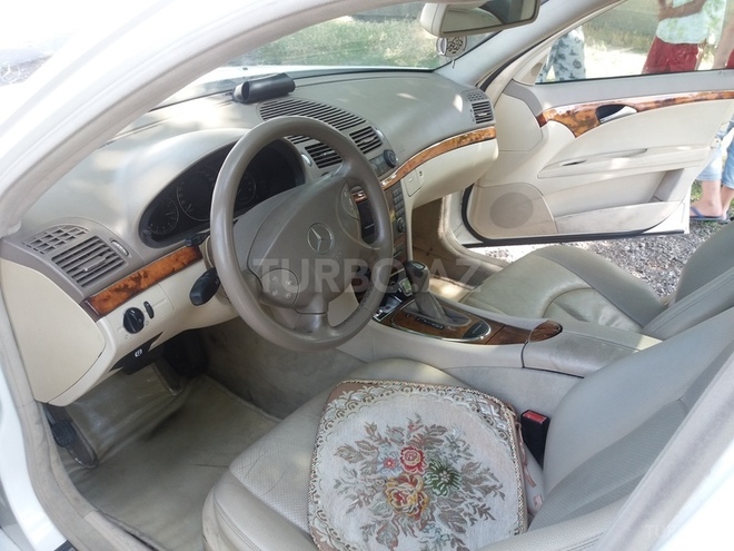Mercedes E 240 2002, 277,000 km - 2.6 l - Bakı