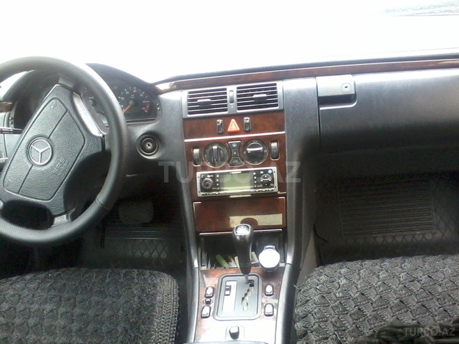 Mercedes E 230 1996, 245,000 km - 2.3 l - Bakı