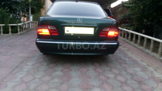 Mercedes E 220 2000, 200,000 km - 2.2 l - Bakı