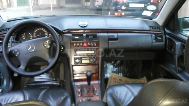 Mercedes E 220 2000, 200,000 km - 2.2 l - Bakı