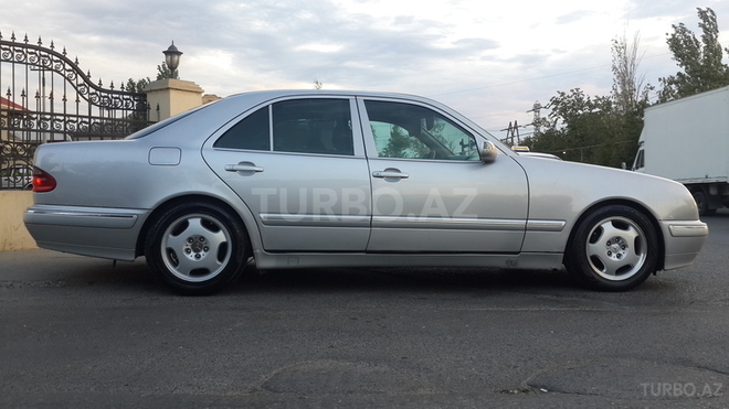 Mercedes E 220 1999, 366,337 km - 2.2 l - Bakı