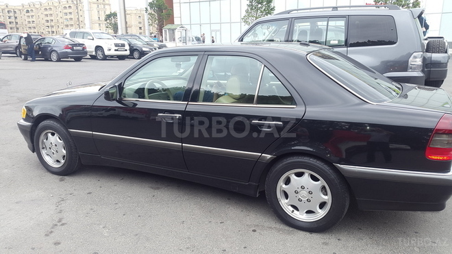 Mercedes C 230 2000, 124,500 km - 2.3 l - Bakı