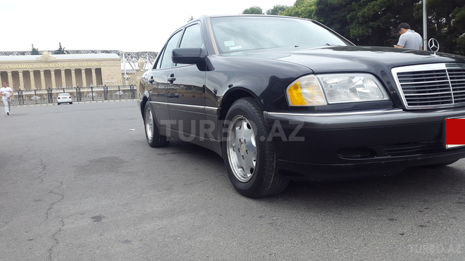 Mercedes C 230 2000, 124,500 km - 2.3 l - Bakı
