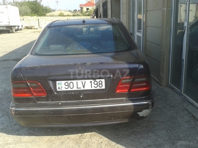 Mercedes E 270 1999, 320,000 km - 2.7 l - Bakı