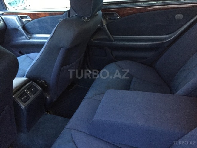 Mercedes E 240 1999, 210,000 km - 2.4 l - Bakı