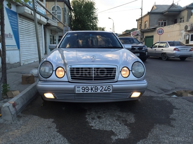 Mercedes E 240 1999, 210,000 km - 2.4 l - Bakı