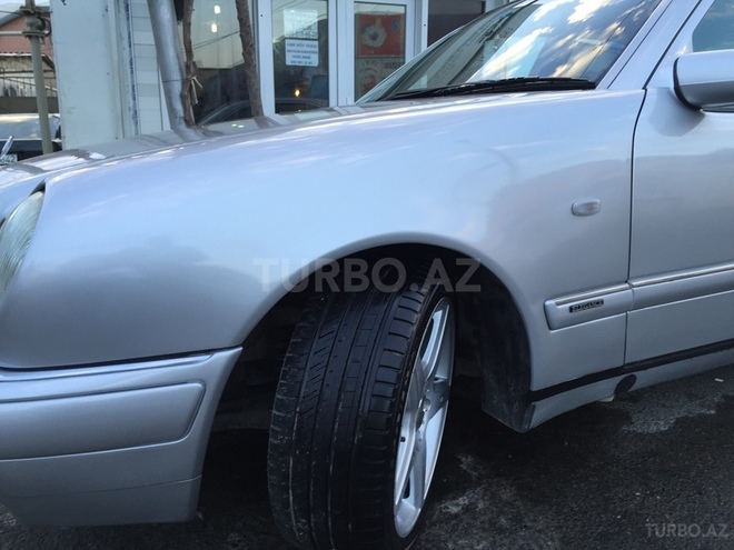 Mercedes E 240 1999, 210,000 km - 2.4 l - Bakı