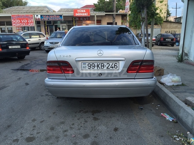 Mercedes E 240 1999, 210,000 km - 2.4 l - Bakı