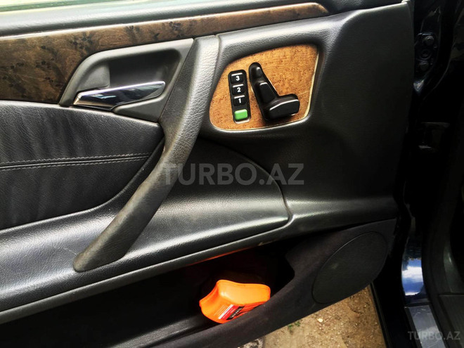 Mercedes E 280 1999, 220,000 km - 2.8 l - Bakı