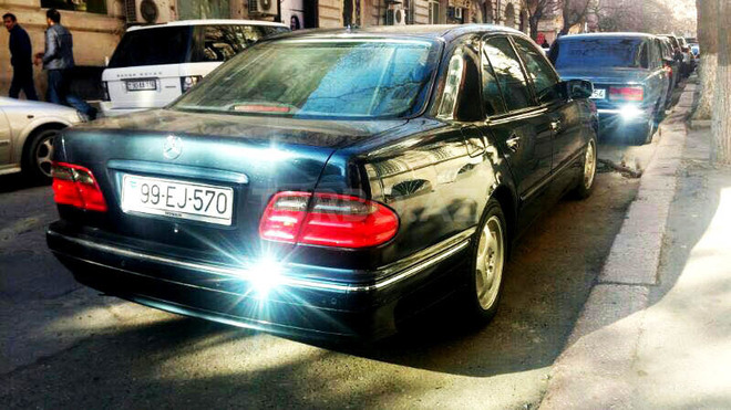 Mercedes E 280 1999, 220,000 km - 2.8 l - Bakı