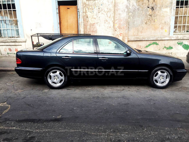 Mercedes E 280 1999, 220,000 km - 2.8 l - Bakı