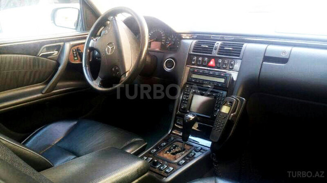 Mercedes E 280 1999, 220,000 km - 2.8 l - Bakı