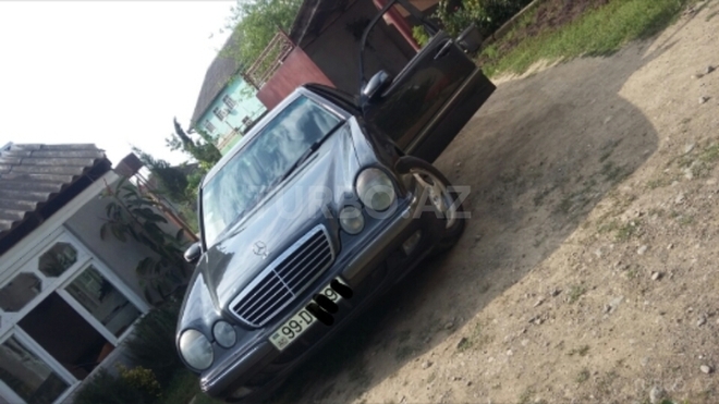 Mercedes E 220 2002, 213,000 km - 2.2 l - Masallı