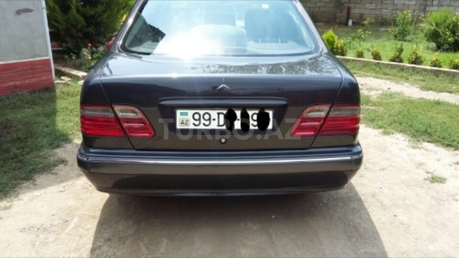 Mercedes E 220 2002, 213,000 km - 2.2 l - Masallı
