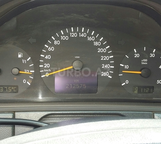 Mercedes E 220 2002, 213,000 km - 2.2 l - Masallı