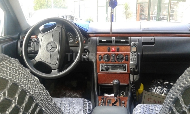 Mercedes E 200 1998, 200,000 km - 2.0 l - Bakı